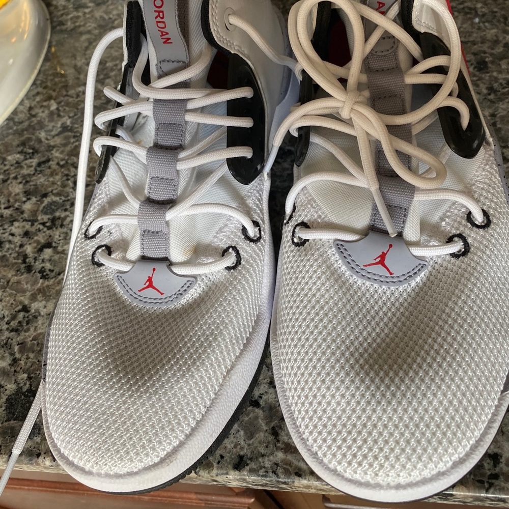 Band new. Worn 1 time.